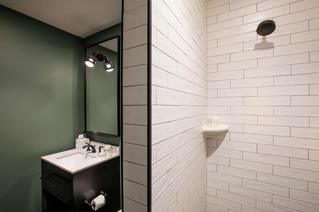 Cyrus Hotel, Topeka, A Tribute Portfolio Hotel Экстерьер фото