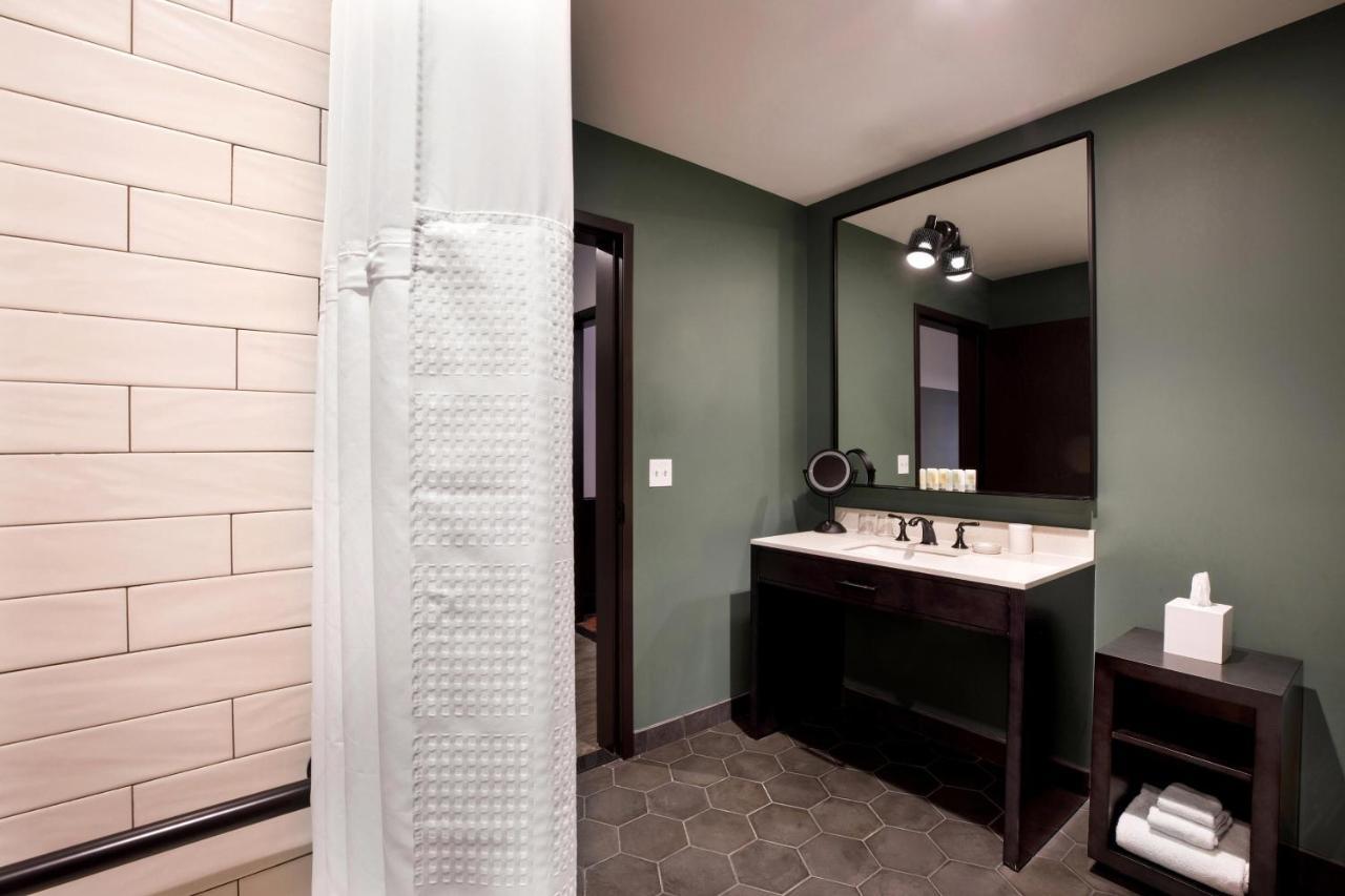 Cyrus Hotel, Topeka, A Tribute Portfolio Hotel Экстерьер фото