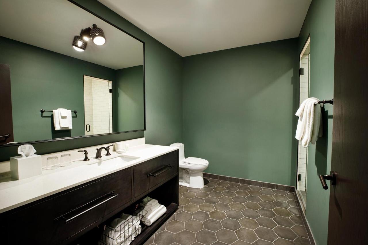 Cyrus Hotel, Topeka, A Tribute Portfolio Hotel Экстерьер фото
