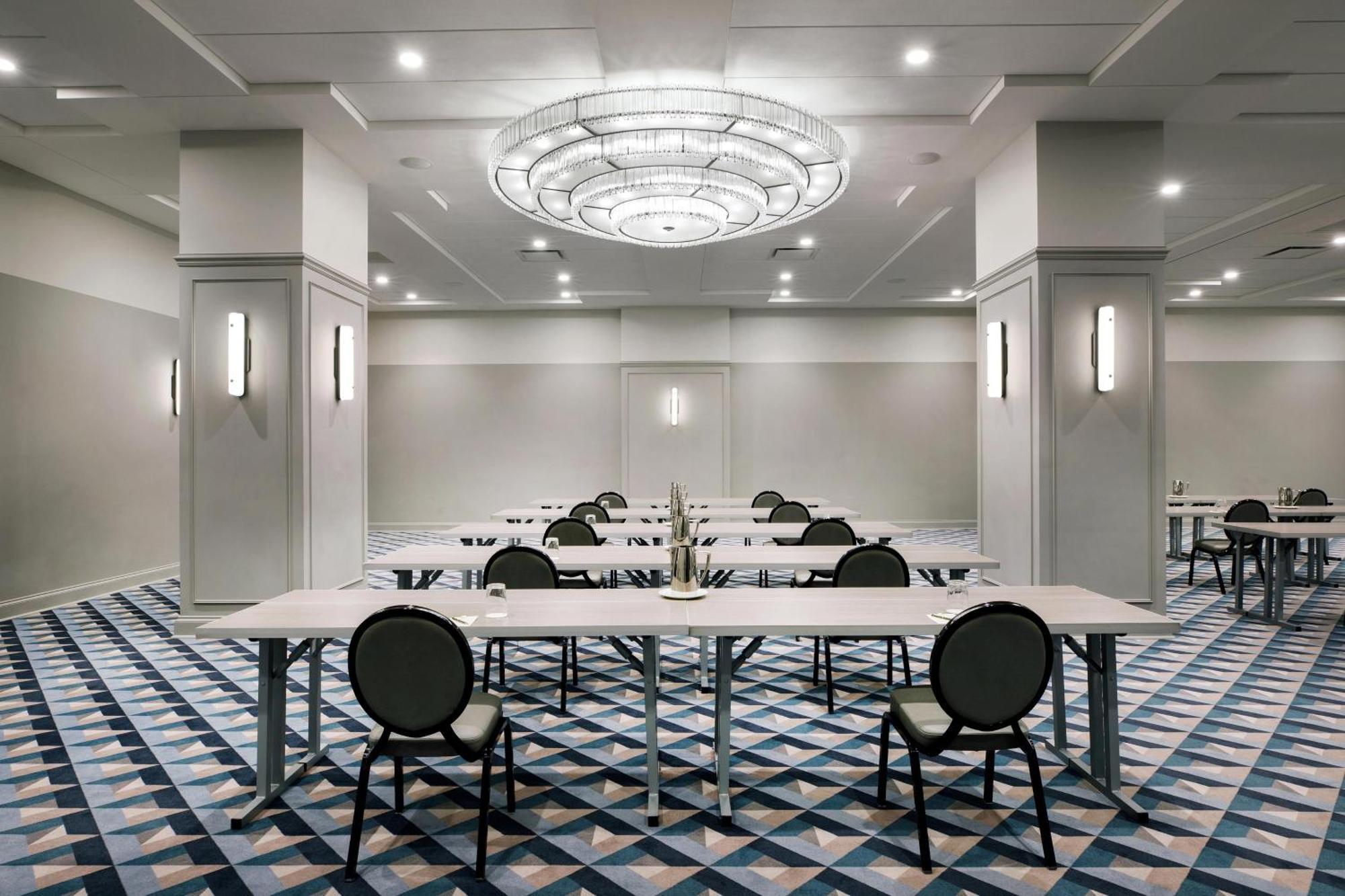 Cyrus Hotel, Topeka, A Tribute Portfolio Hotel Экстерьер фото